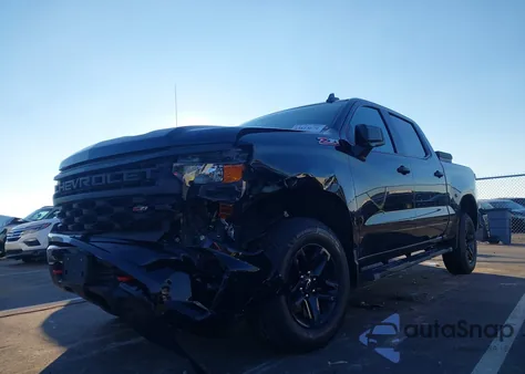 2024 Chevrolet Silverado 1500 4Wd Short Bed Custom Trail Boss z USA, uszkodzony, nr VIN 3GCUDCE81RG122171